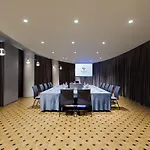 Отель Maritim Plaza Тирана