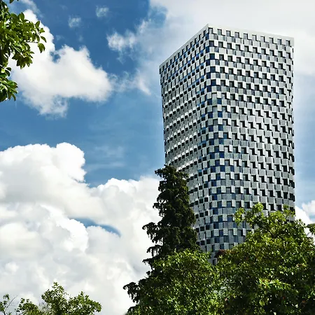 Отель Maritim Plaza Тирана