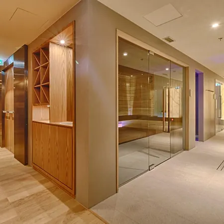 Maritim Plaza 5* Tirana