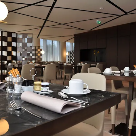 Maritim Plaza 5* Tirana