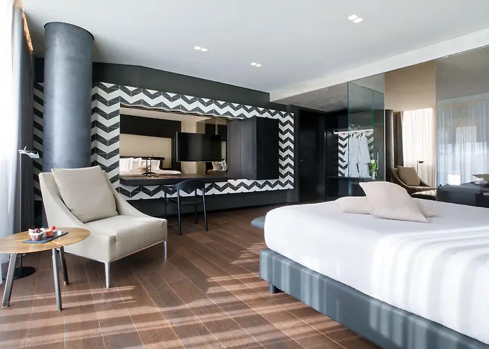 Otel Maritim Plaza Tiran