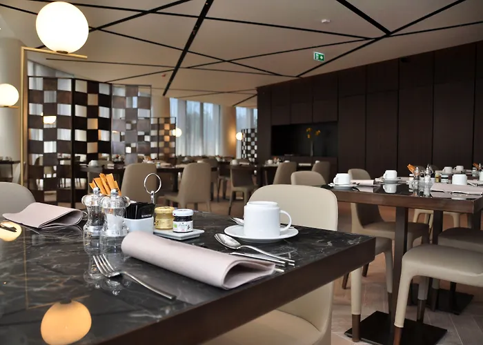 Maritim Plaza 5* Tiran